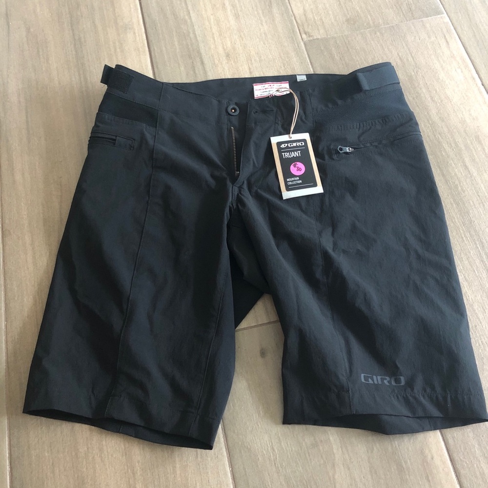 Brand new Giro bike shorts sz 6